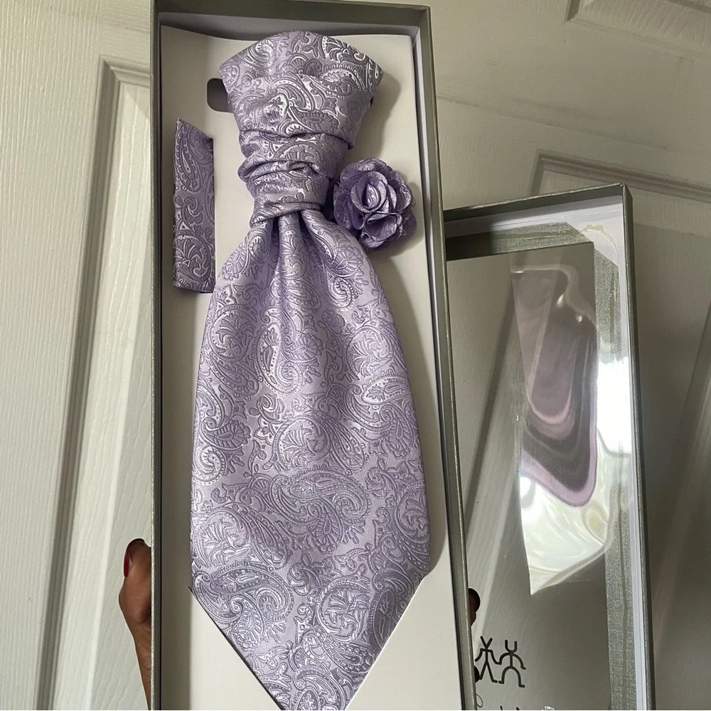 Men's Lavender Paisley Cravat Set - Formal Ascot Tie with Lapel Flower